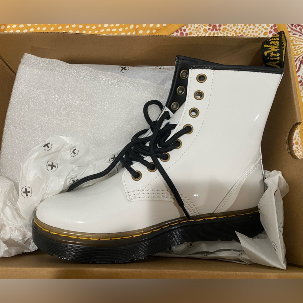 White patin leather Dr.Marten